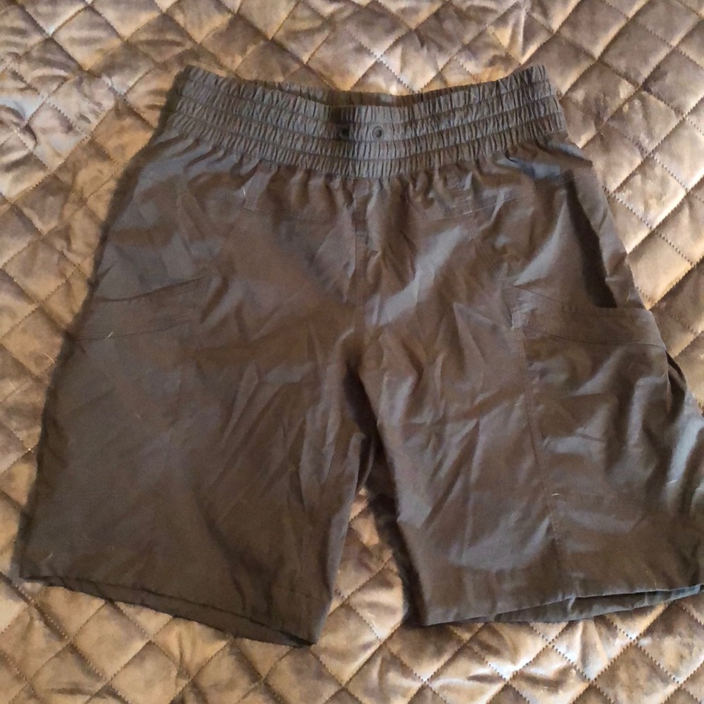 Lululemon Cargo Shorts size 4 Black